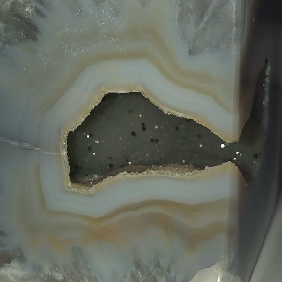 Large agate with Drusy pocket🤍🤍 - Picture 3 of 4